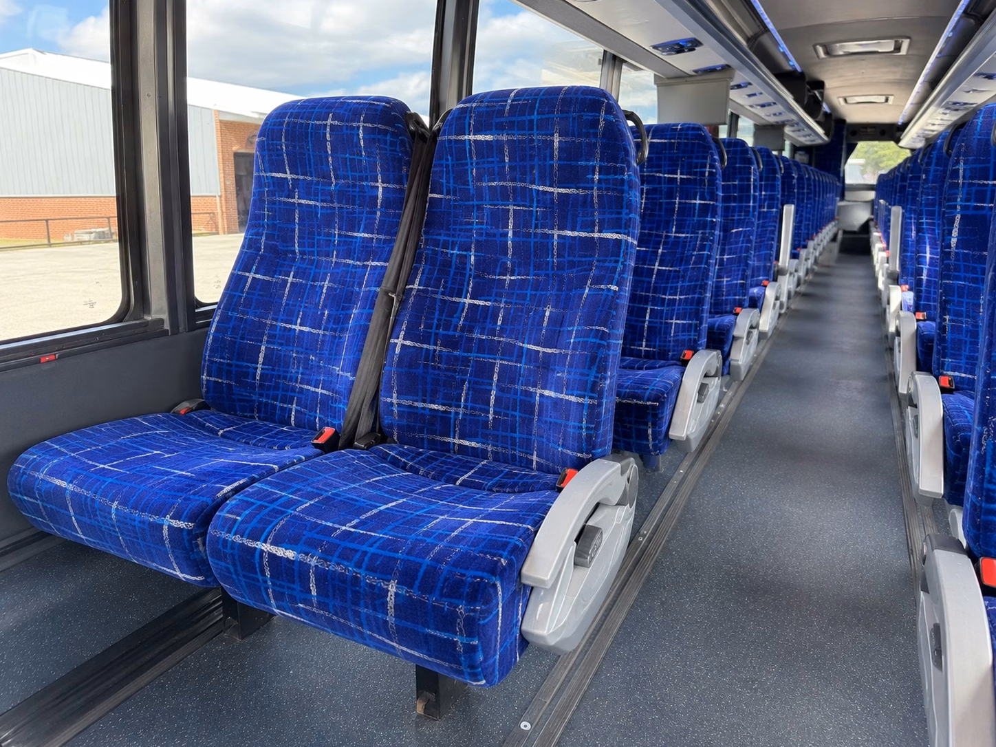 shuttle guests between tacoma hotels and your wedding venue without the headache